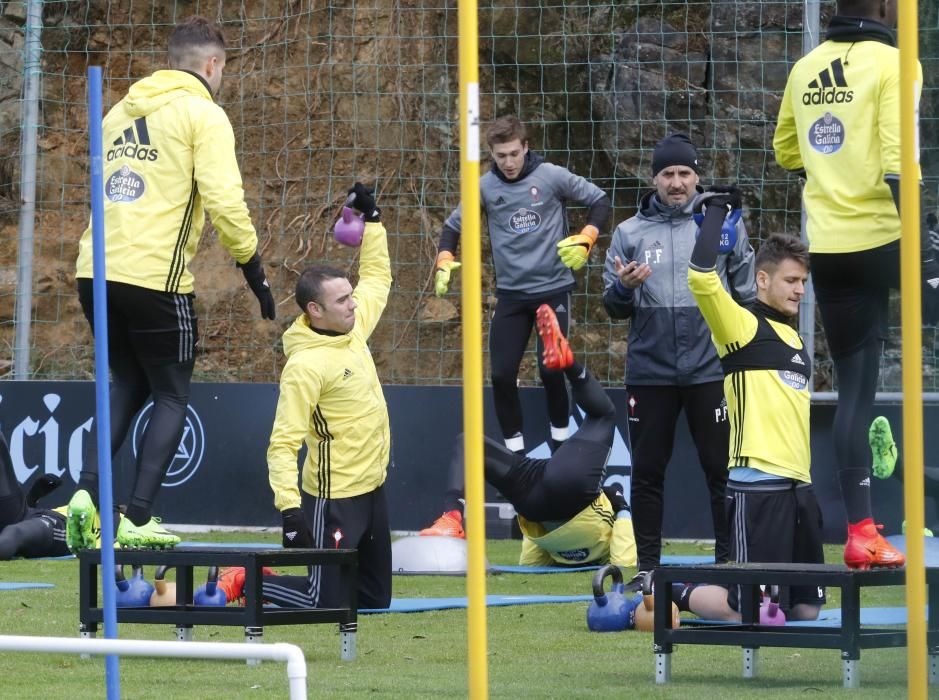 Eduardo Berizzo dirige el último entrenamiento matutino antes de que el cuadro celeste viaje a Madrid para medirse al Atlético.