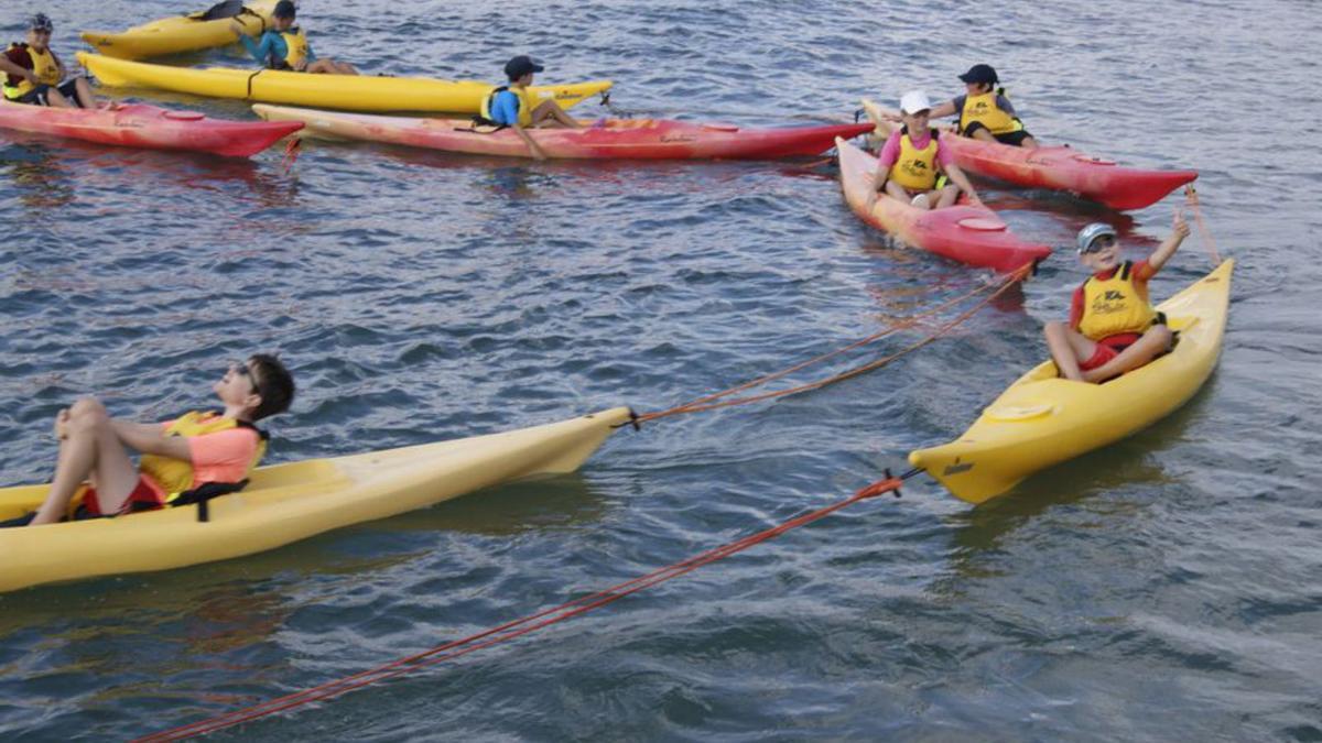 El windsurf completa la amplia oferta de la escuela de vela del CN Santa Eulària 