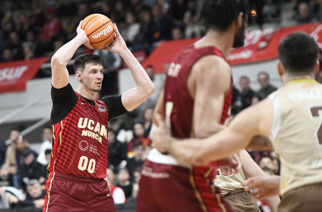 Todas las imágenes del partido del UCAM Murcia contra el Bàsquet Girona