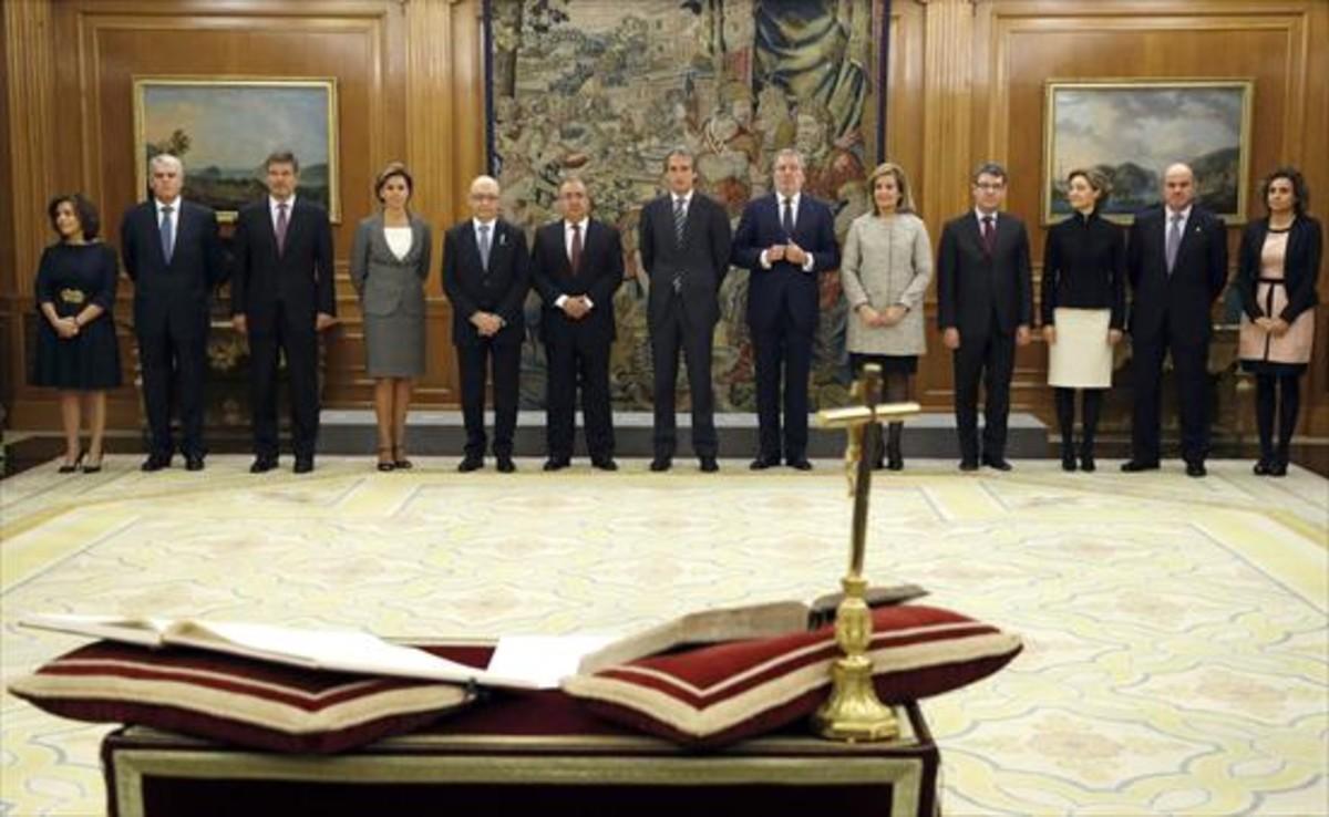 Los miembros del nuevo Gabinete de Rajoy, el viernes, en la ceremonia de toma de posesión en la Zarzuela.