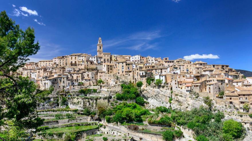 El pueblo valenciano que está excavado en roca