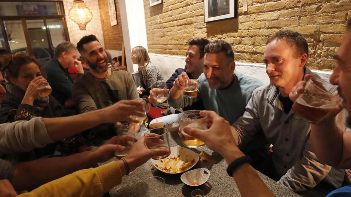 Un bar de València en pleno tardeo