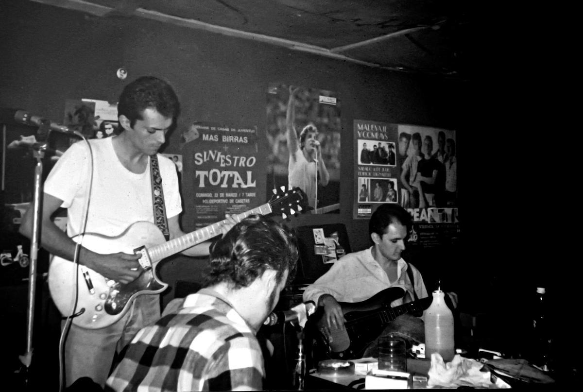 Más Birras, a finales de los 80 en su local del barrio de Sementales.