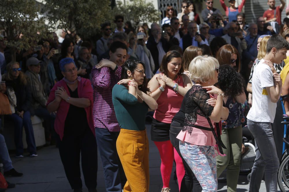 València baila al son de 10 Sentidos