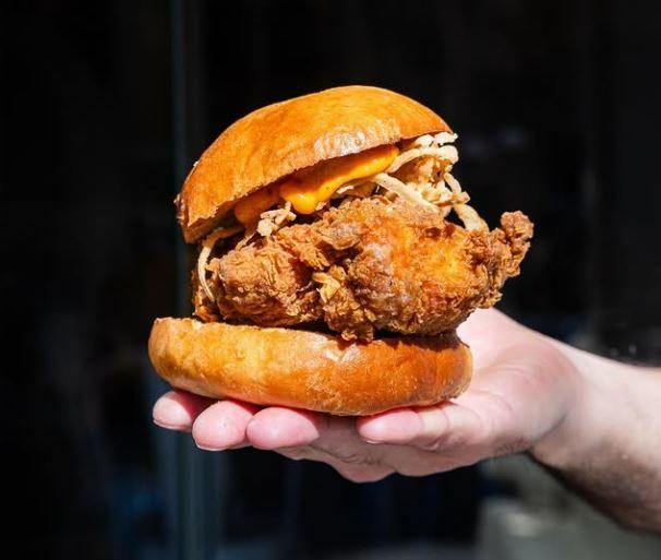 Pollo frito crujiente de RooqChicken.