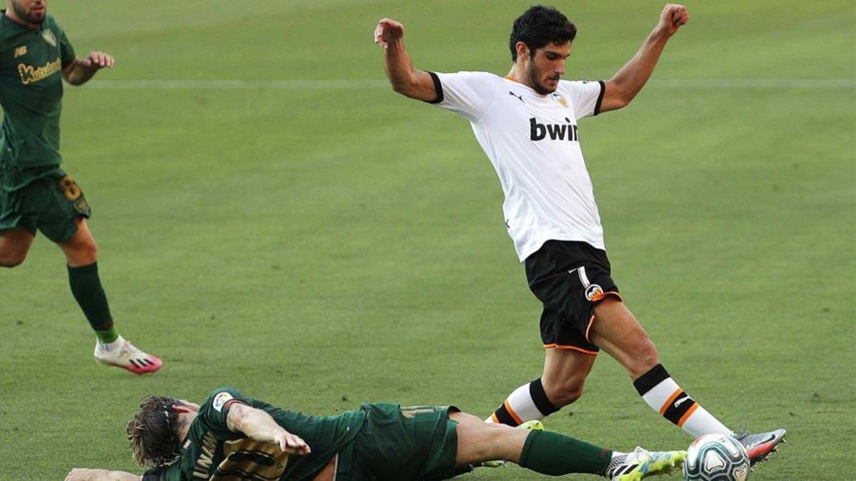 El valencianista Guedes durante un encuentro de liga