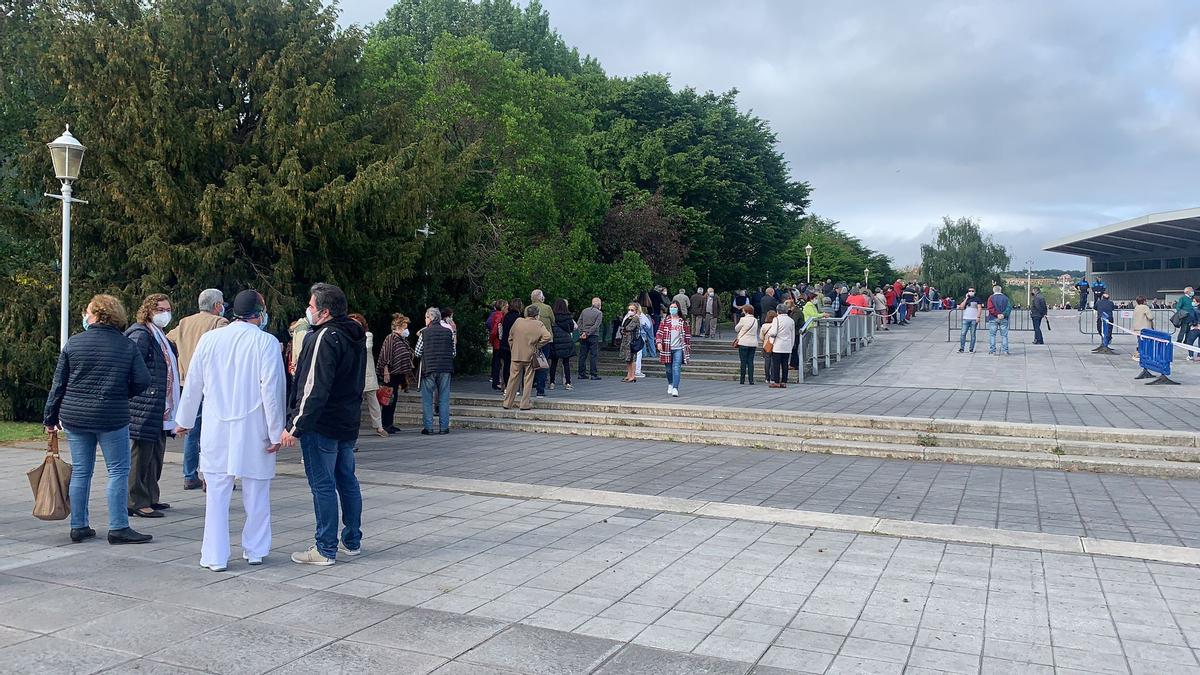 Colas esta tarde, ante el Palacio de los Deportes de La Guía.