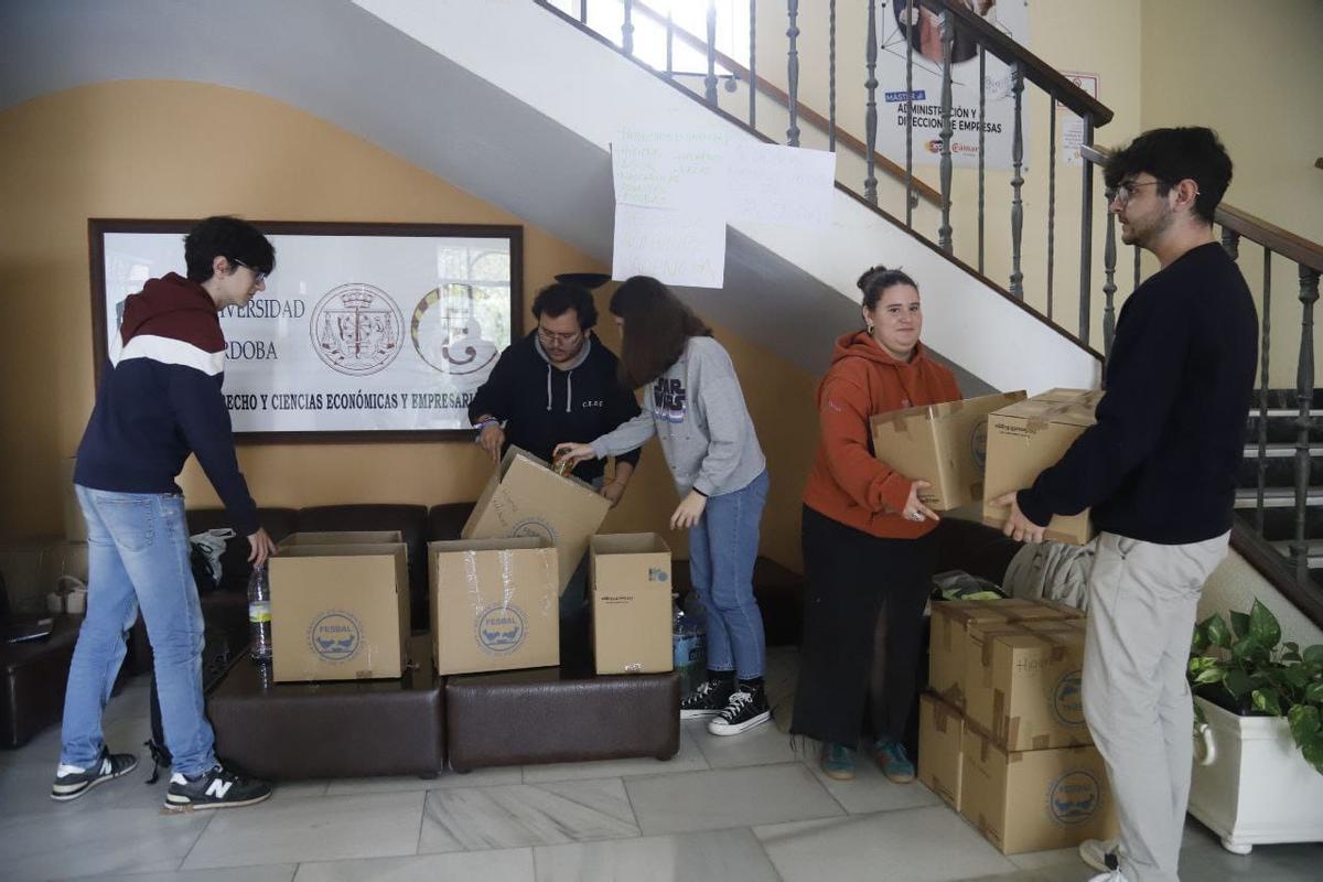 Recogida de donaciones en la Facultad de Derecho.