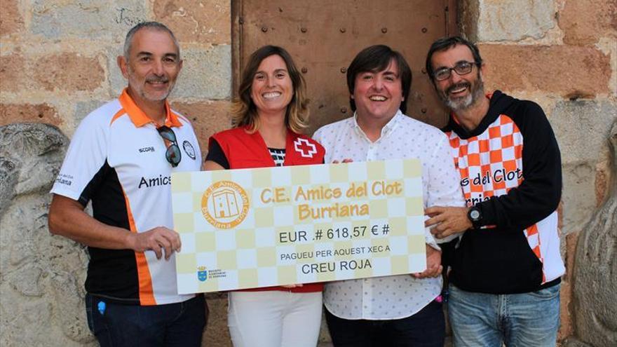 Cruz Roja Burriana recibe el cheque de la Maraclot