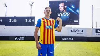 Tárrega renueva con el Valencia CF hasta 2030