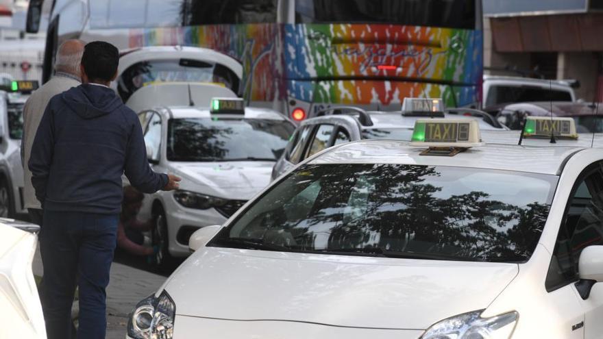 Taxis: limpieza y desinfección una vez al día y airear con frecuencia