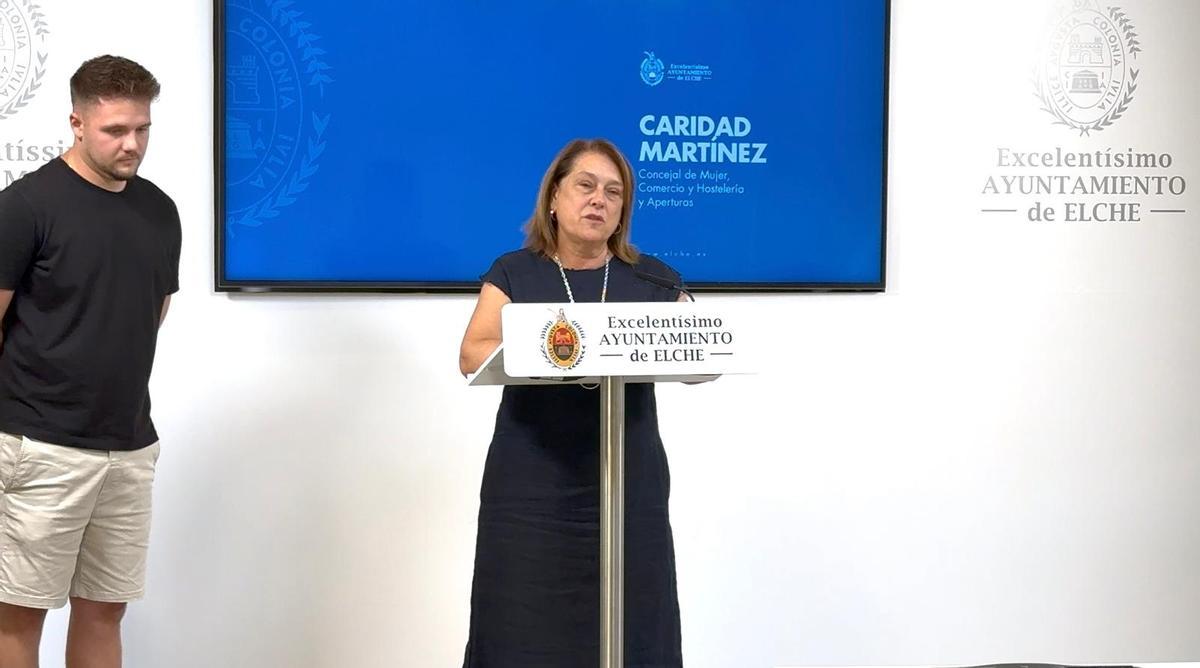 La concejala de Mujer en el Ayuntamiento de Elche, Caridad Martínez, presentó este martes la campaña contra el acoso sexual