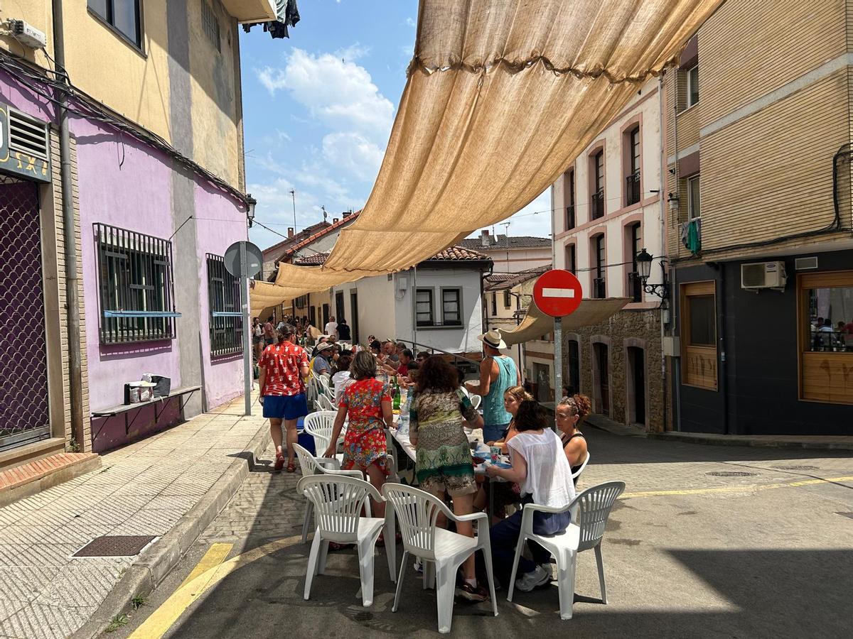 EN IMÁGENES: Comida en la calle en el Festival de la Sidra de Nava
