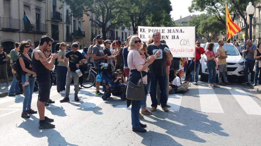 Cassolada a Girona per exigir la retirada de &quot;les forces d&#039;ocupació&quot;