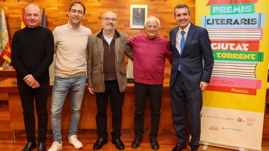 Els Premis Literaris de Torrent reconeixen el talent de Carles Mulet i Vicent Sanhermelando