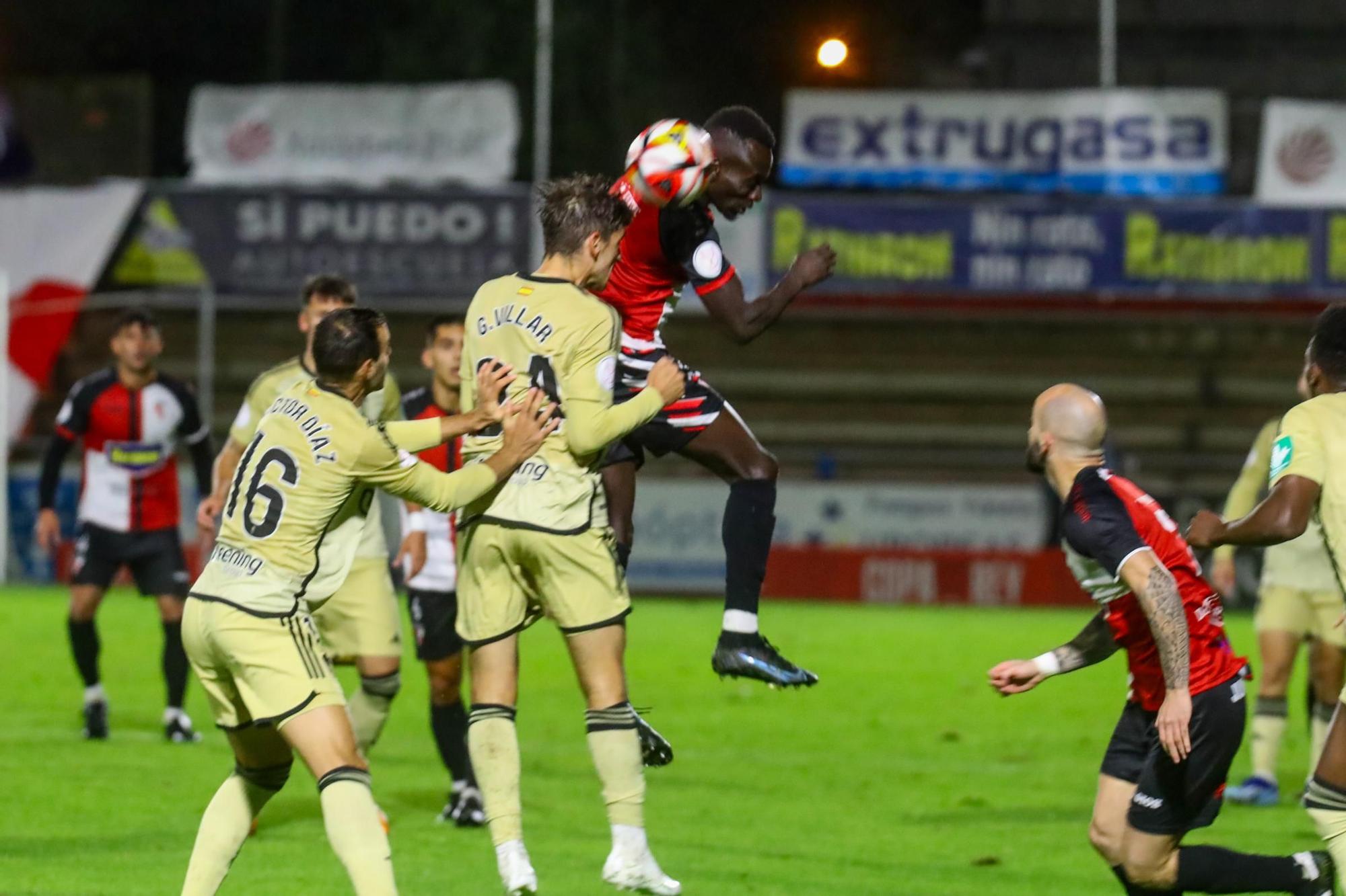 El Arosa disfruta de un día histórico en A Lomba ante un Primera División