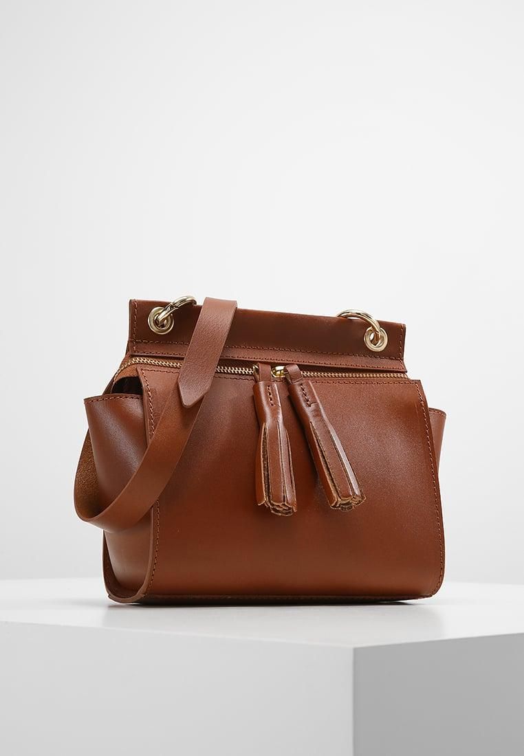 Rebajas 2018: bolso negro de Mint&Berry