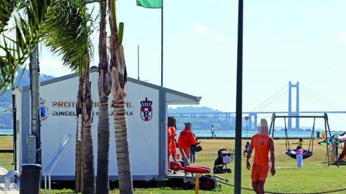 El puesto de Protección Civil y Socorrismo de la playa de Cesantes, en Redondela.