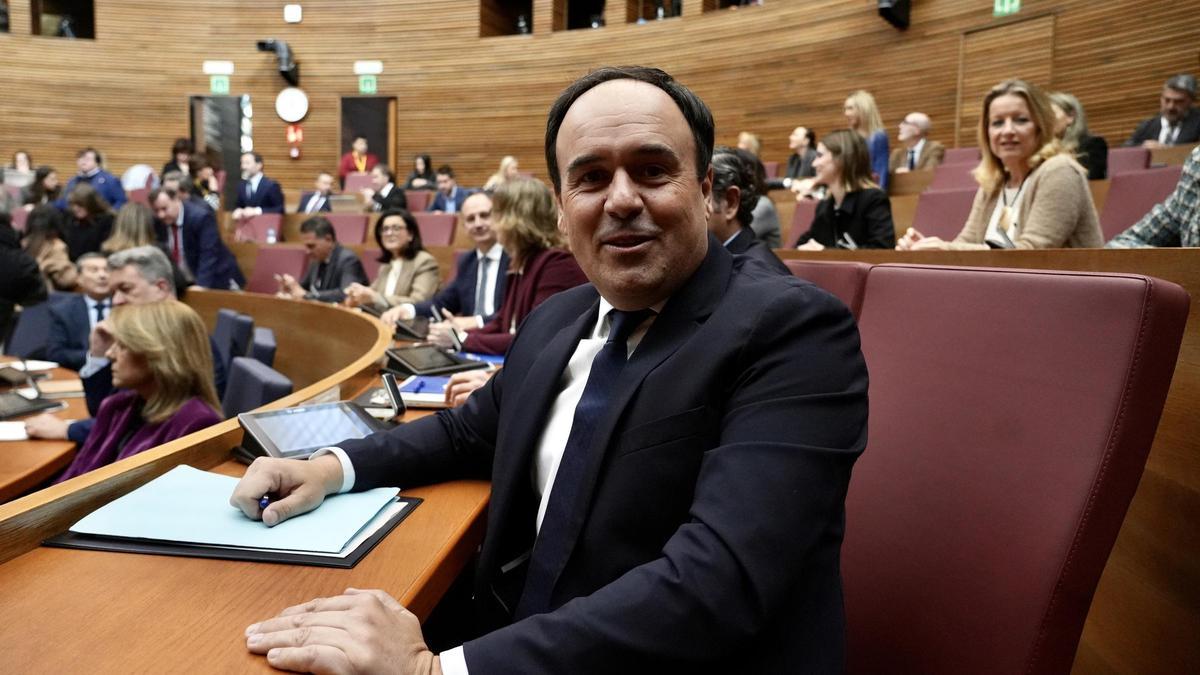 Pérez Llorca toma posesión como 'president' de la Generalitat
