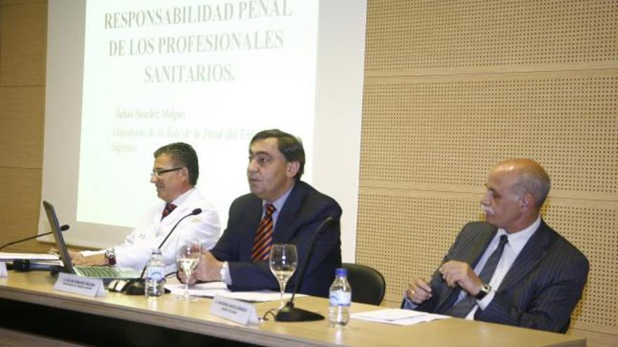 Los médicos son los profesionales que menos denuncias judiciales afrontan