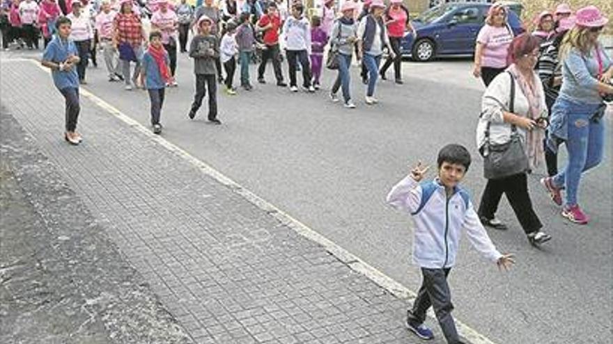 Charla, marcha y exhibición de zumba en la lucha del cáncer en Logrosán