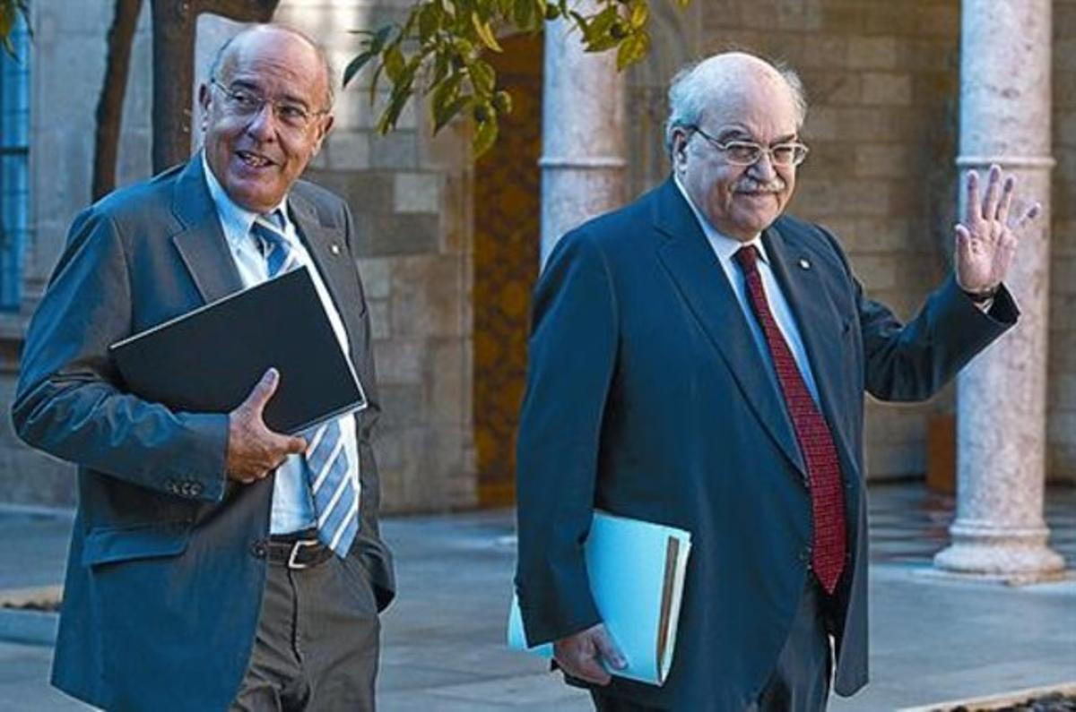 Els consellers de Salut, Boi Ruiz, i Economia, Andreu Mas-Colell, ahir. Els consellers de Salut, Boi Ruiz, i Economia, Andreu Mas-Colell, ahir.