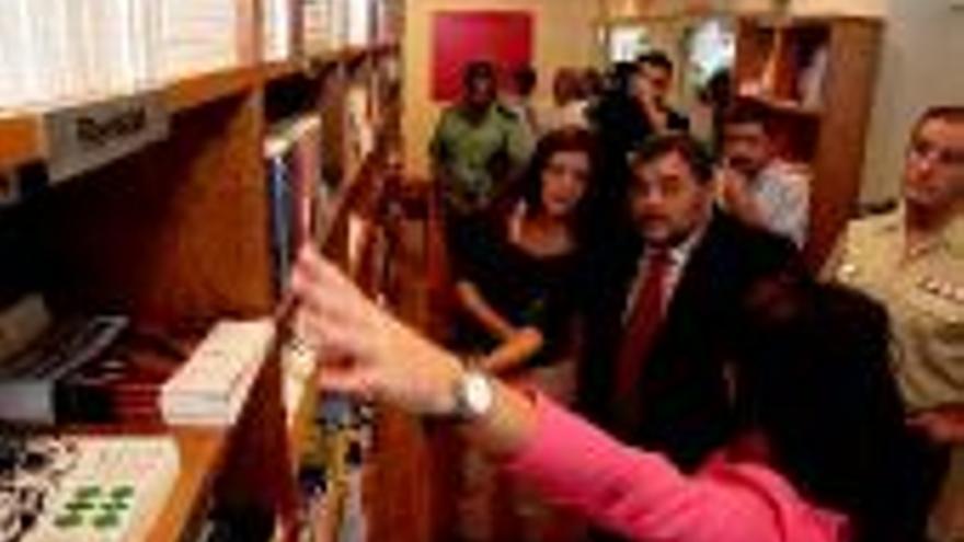 La diputación abre su propia librería con más de 300 títulos