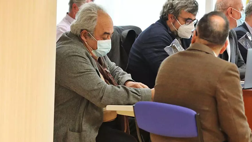 El exalcalde de Bigastro vuelve al banquillo acusado de quedarse con 70.000 euros
