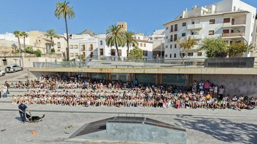 Trescientos escolares participan en una jornada de convivencia contra el acoso escolar en Xàbia