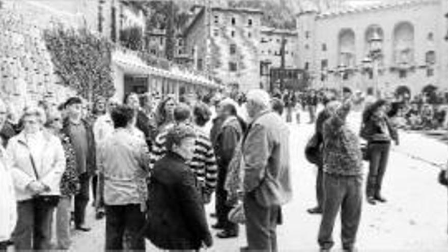 Grup de visitants al santuari de Montserrat