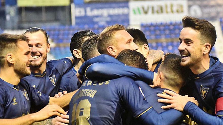 Los jugadores del UCAM celebran un gol.