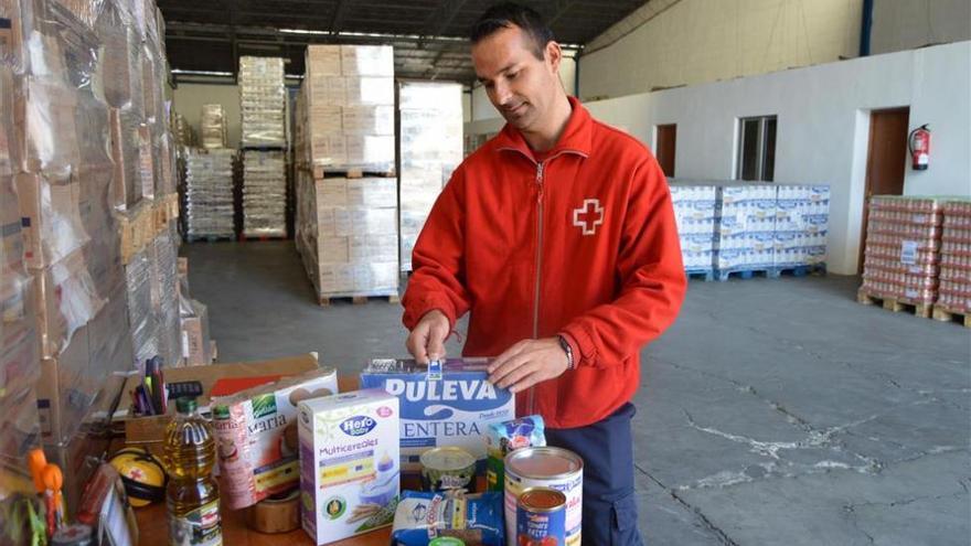 Cruz Roja reparte 312.000 kilos de alimentos entre cerca de 20.000 personas en Córdoba