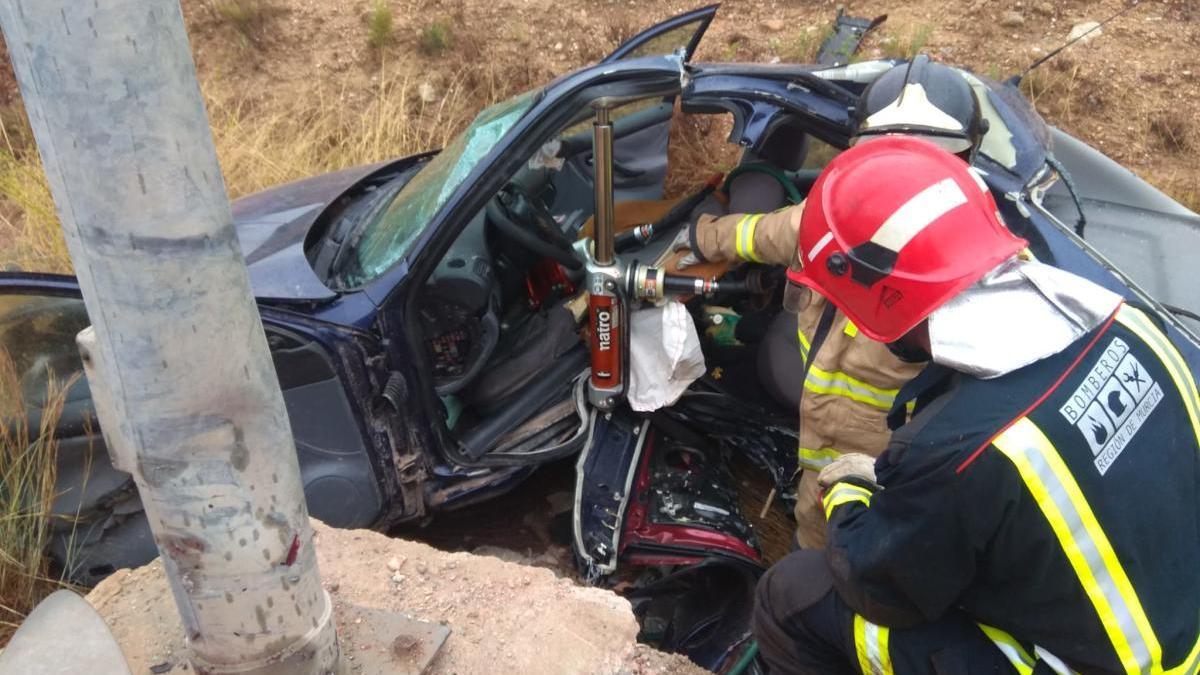 Herida tras quedar atrapada en su vehículo al sufrir un accidente en Javalí Nuevo