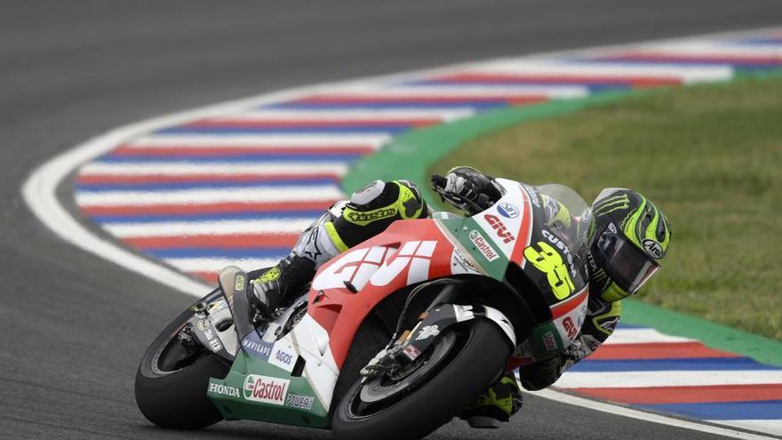 Crutchlow gana una polémica carrera en Argentina