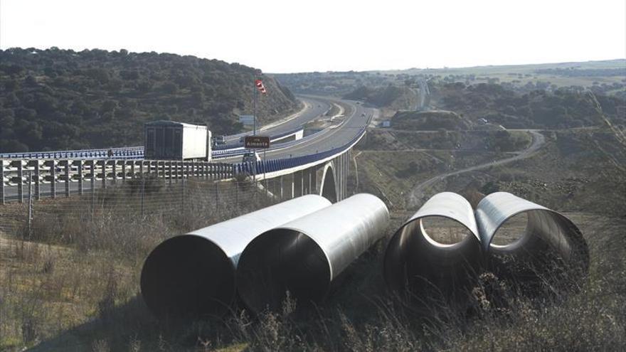 El trasvase de Portaje por los puentes del Almonte y Tajo depende del Ministerio de Medio Ambiente