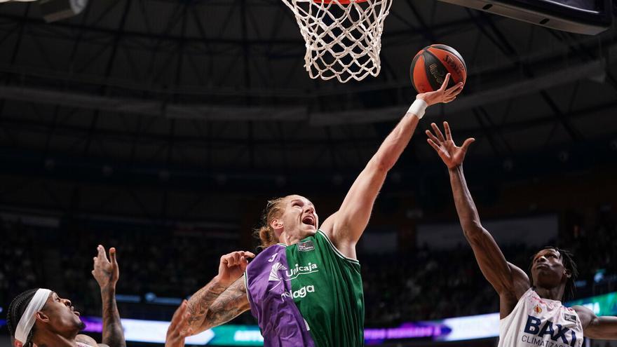 Unicaja consolidates second place with an exhibition by Osetkowski