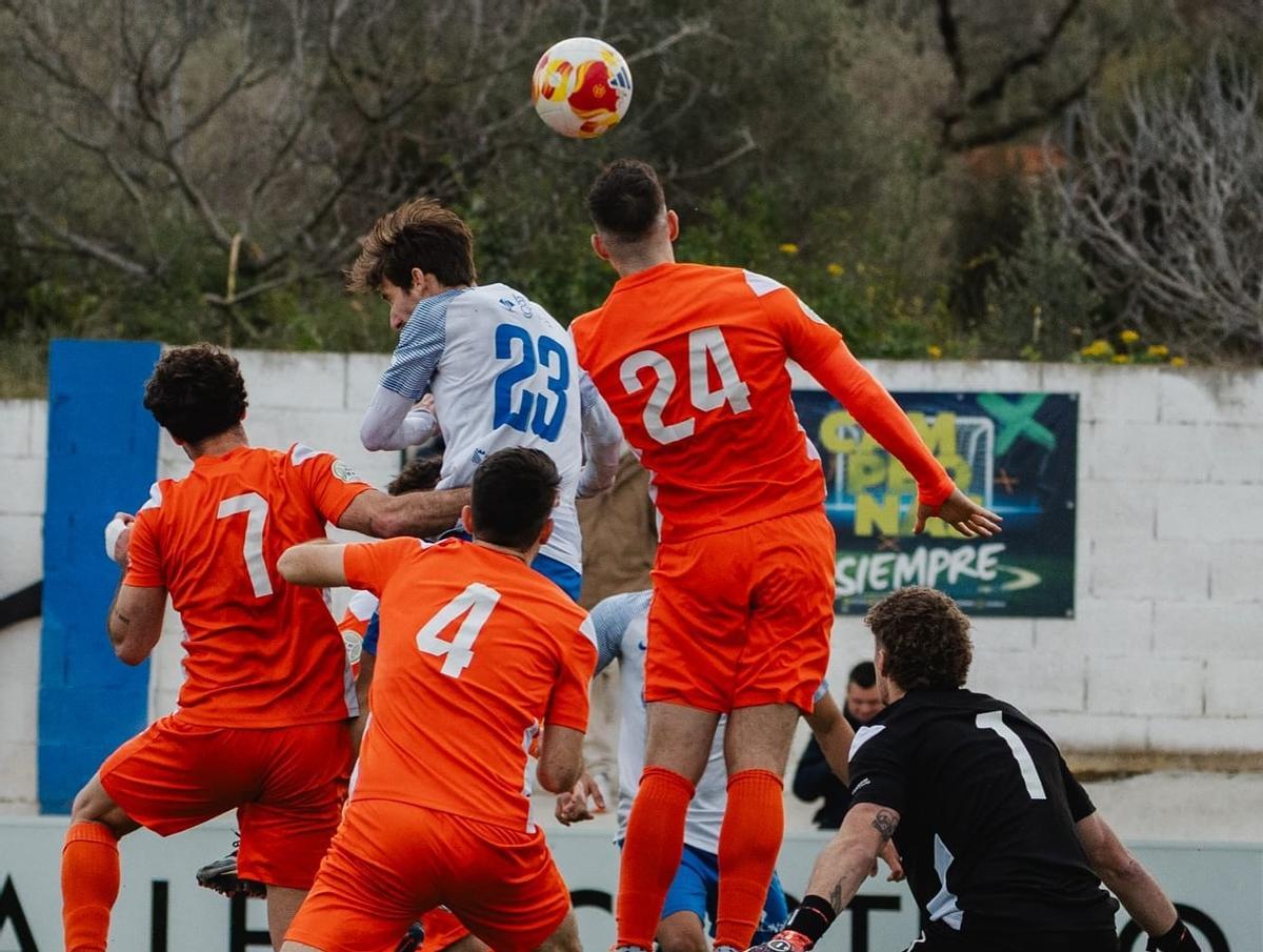 El Soneja sorprendió al Vall de Uxó en El Arco en la segunda parte.