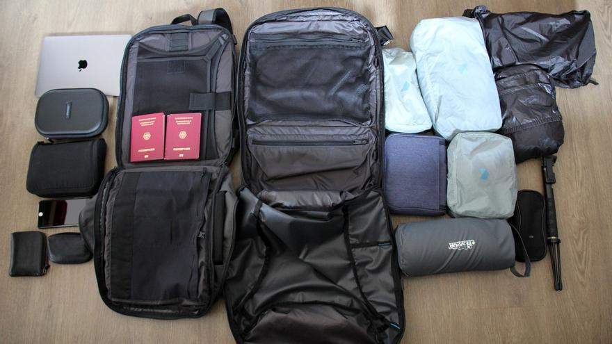 Así es la mochila perfecta para viajar en avión: medidas, material y más detalles