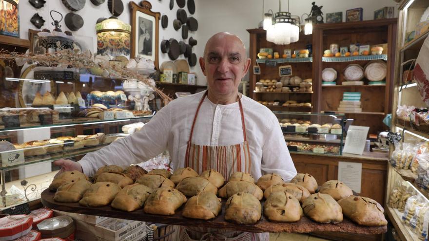 Las ‘espinagades’ de Sant Antoni aumentan en los hornos y disminuyen en las casas