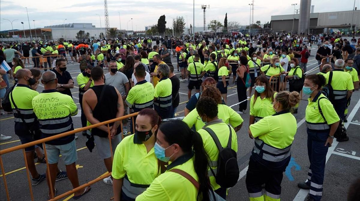 GRAFCAT779 BARCELONA (ESPANA) 24 08 2020 -Trabajadores de Acciona encargada de la logistica de Nissan se manifiestan ante las puertas de la planta de Nissan en Barcelona e impiden el acceso a los trabajadores que este lunes regresan a la planta de Barcelona tras semanas de huelga EFE Alejandro Garcia GRAFCAT779 BARCELONA (ESPANA) 24 08 2020 -Trabajadores de Acciona encargada de la logistica de Nissan se manifiestan ante las puertas de la planta de Nissan en Barcelona e impiden el acceso a los trabajadores que este lunes regresan a la planta de Barcelona tras semanas de huelga EFE Alejandro Garcia