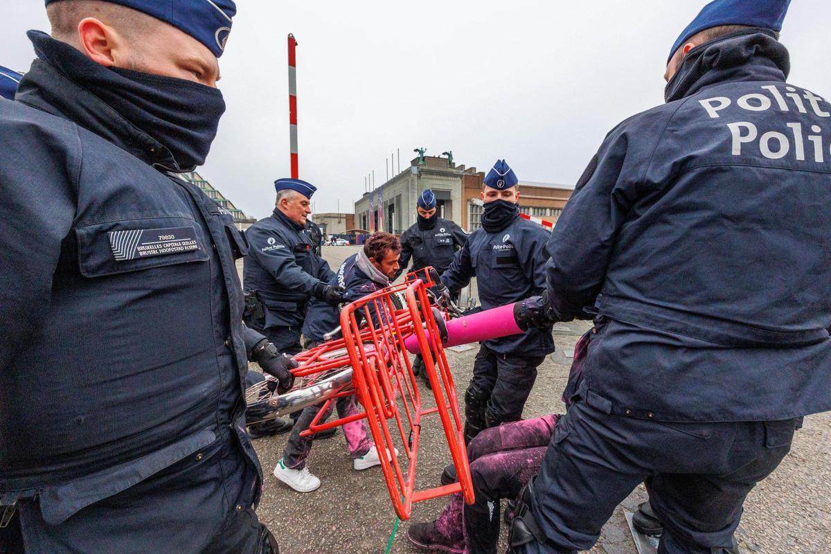 Greenpeace protesta ante la Cumbre de la Energía Nuclear en Bruselas