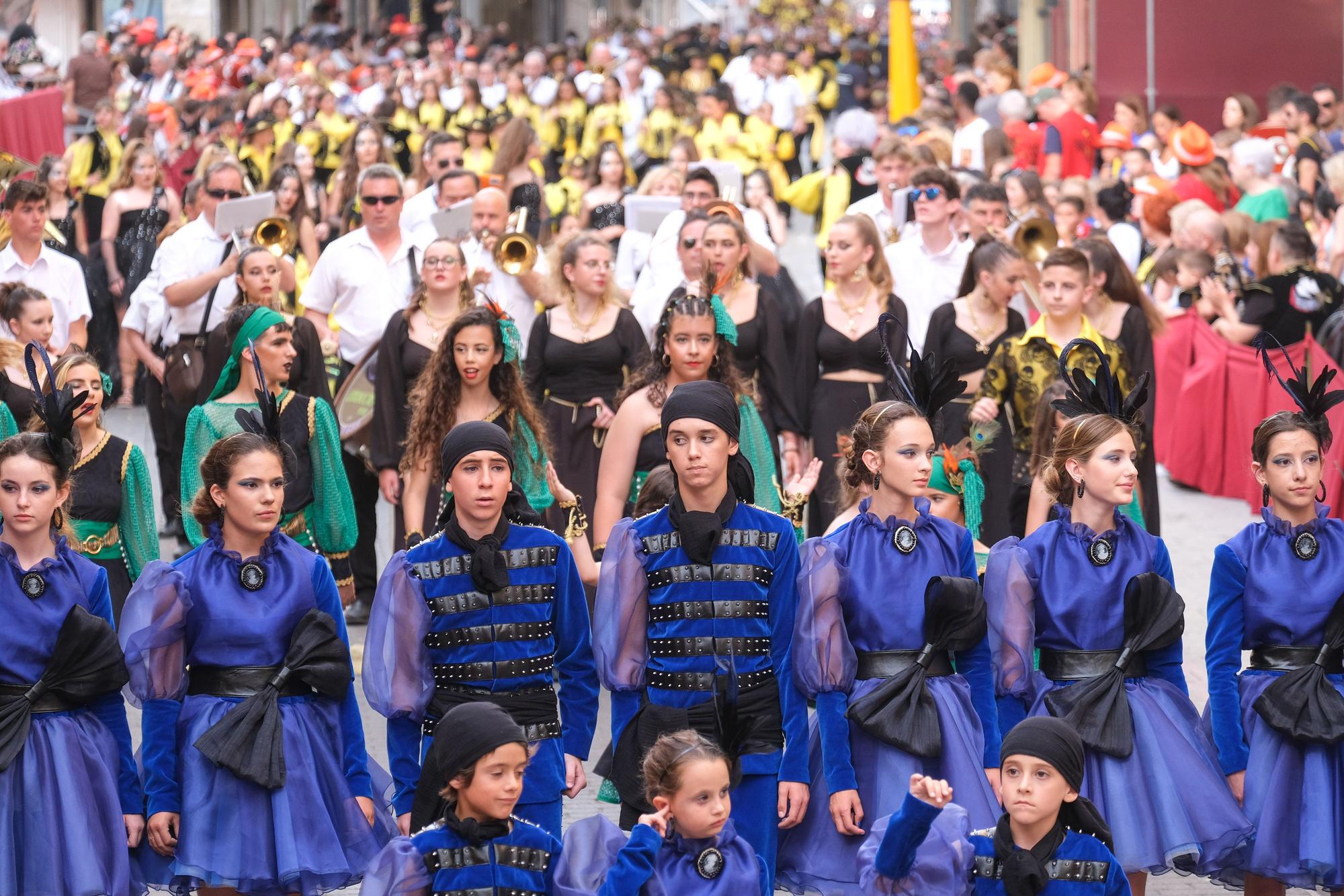 Genios y tesoros en el Desfile Infantil de Elda