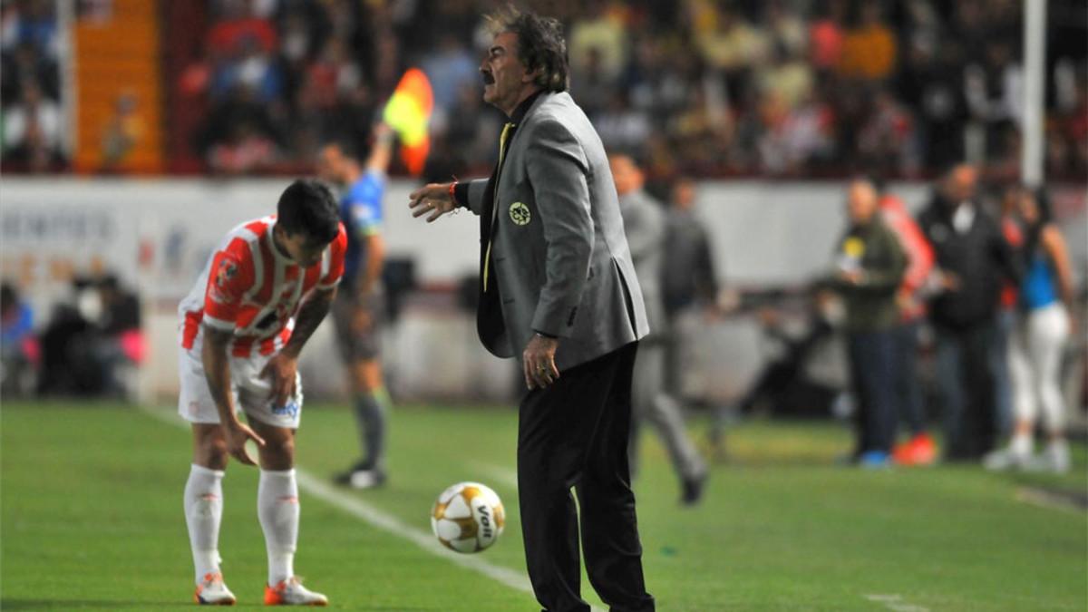 La Volpe, durante un partido del América