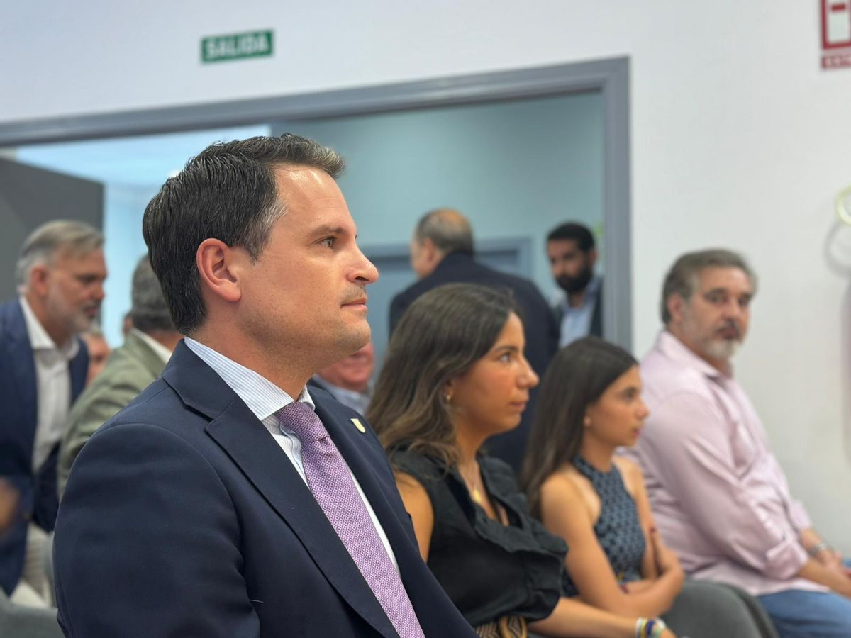 En primer plano Abel Bautista, consejero de Presidencia.