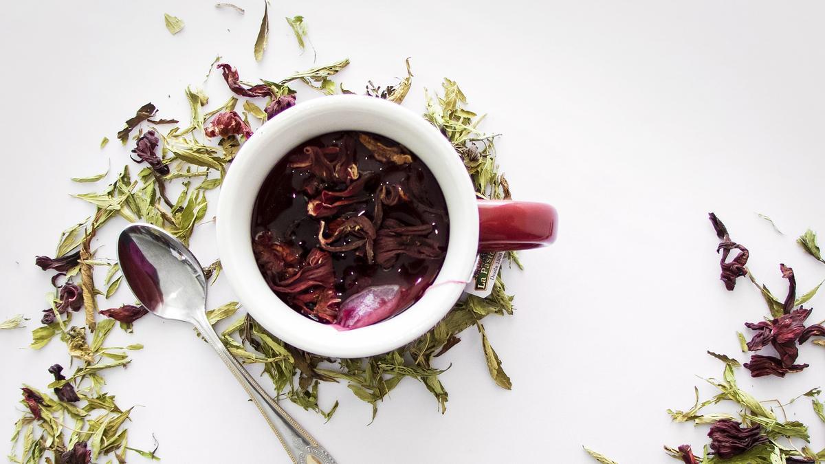 La infusión de hibisco te ayudará a adelgazar la barriga