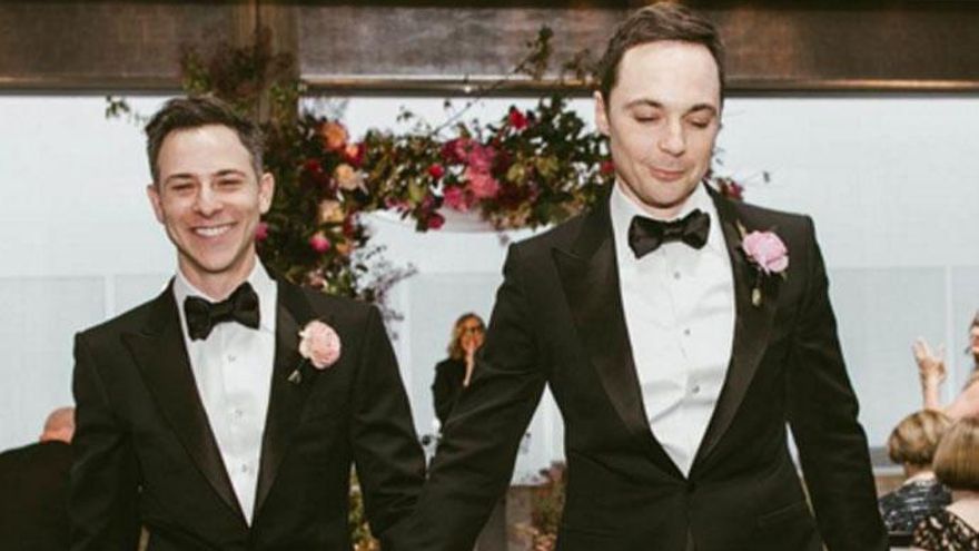 Jim Parsons y Tod Spiewak, tras la ceremonia