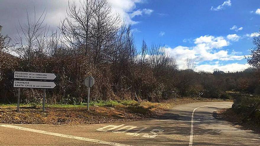 Cruce de la carretera de Sagallos a Pedroso que se reparará. | D. Z.