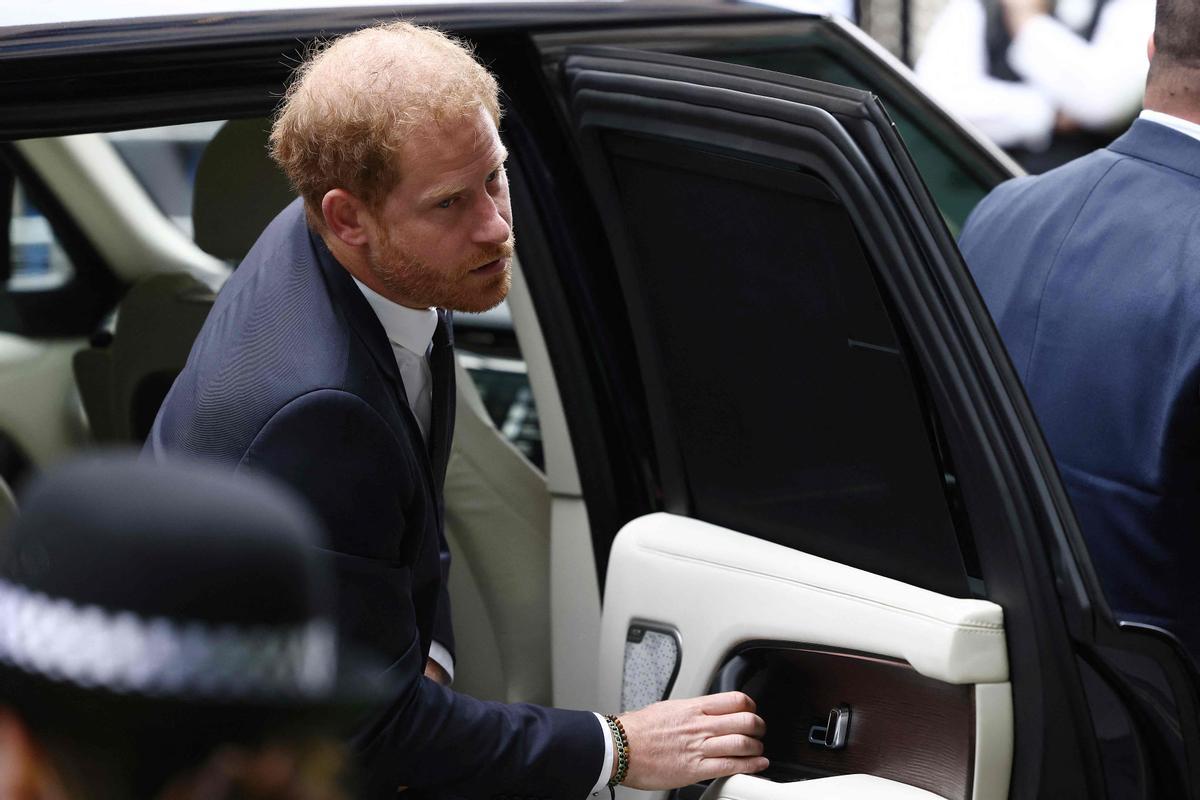 El príncipe Enrique testifica en Londres en el caso de los tabloides