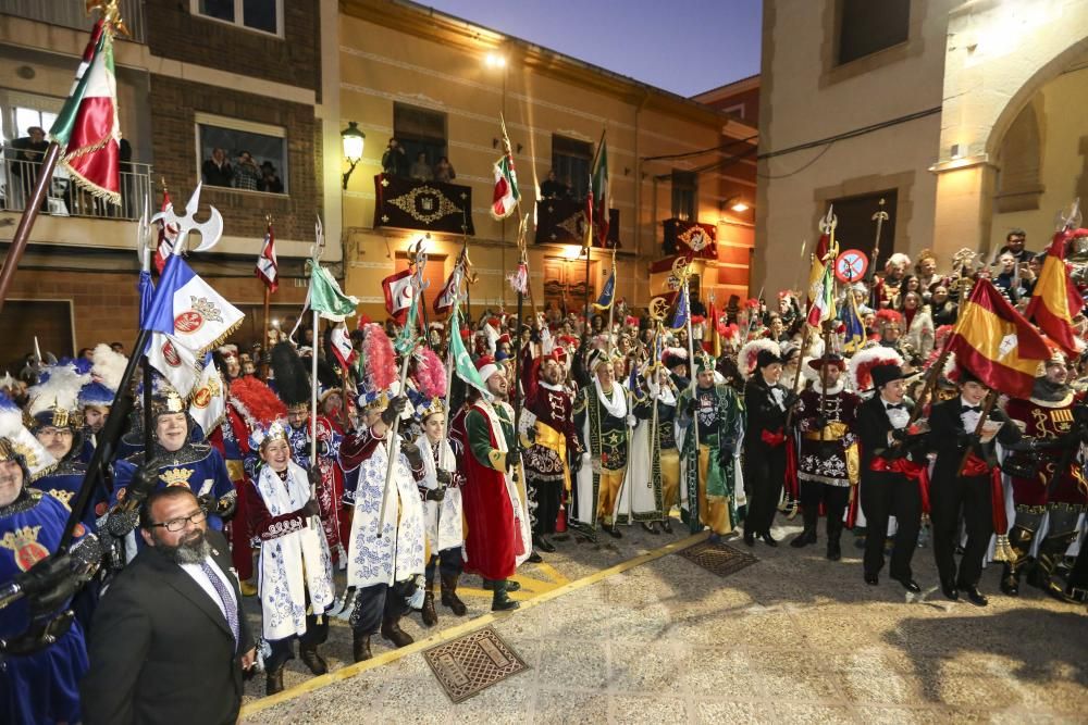 Medio millar de cargos festeros celebran la efeméride con un acto histórico de homenaje a las capitanías a tres semanas del inicio de los Moros y Cristianos