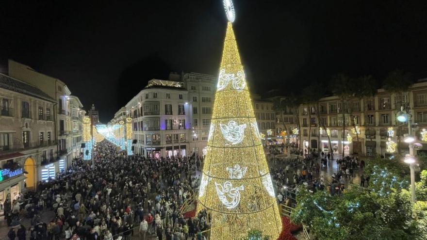 El alumbrado navideño atrae a miles de visitantes. | ÁLEX ZEA